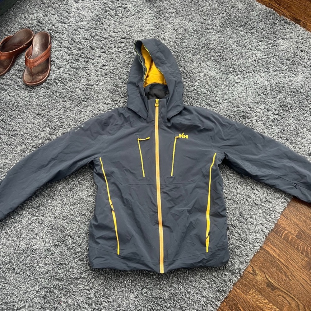 men’s helly hansen jacket in perfect condition!